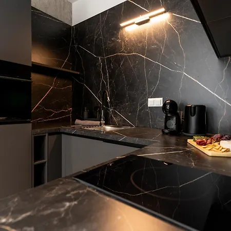 Szauter Aparthomes A * Γκιόρ